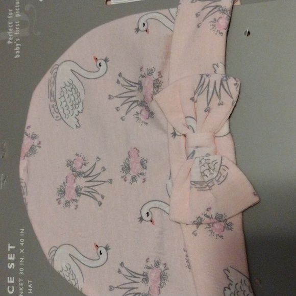 NEW Betty and Bob 2 pc Swaddle Blanket and Hat - Picture 3 of 11